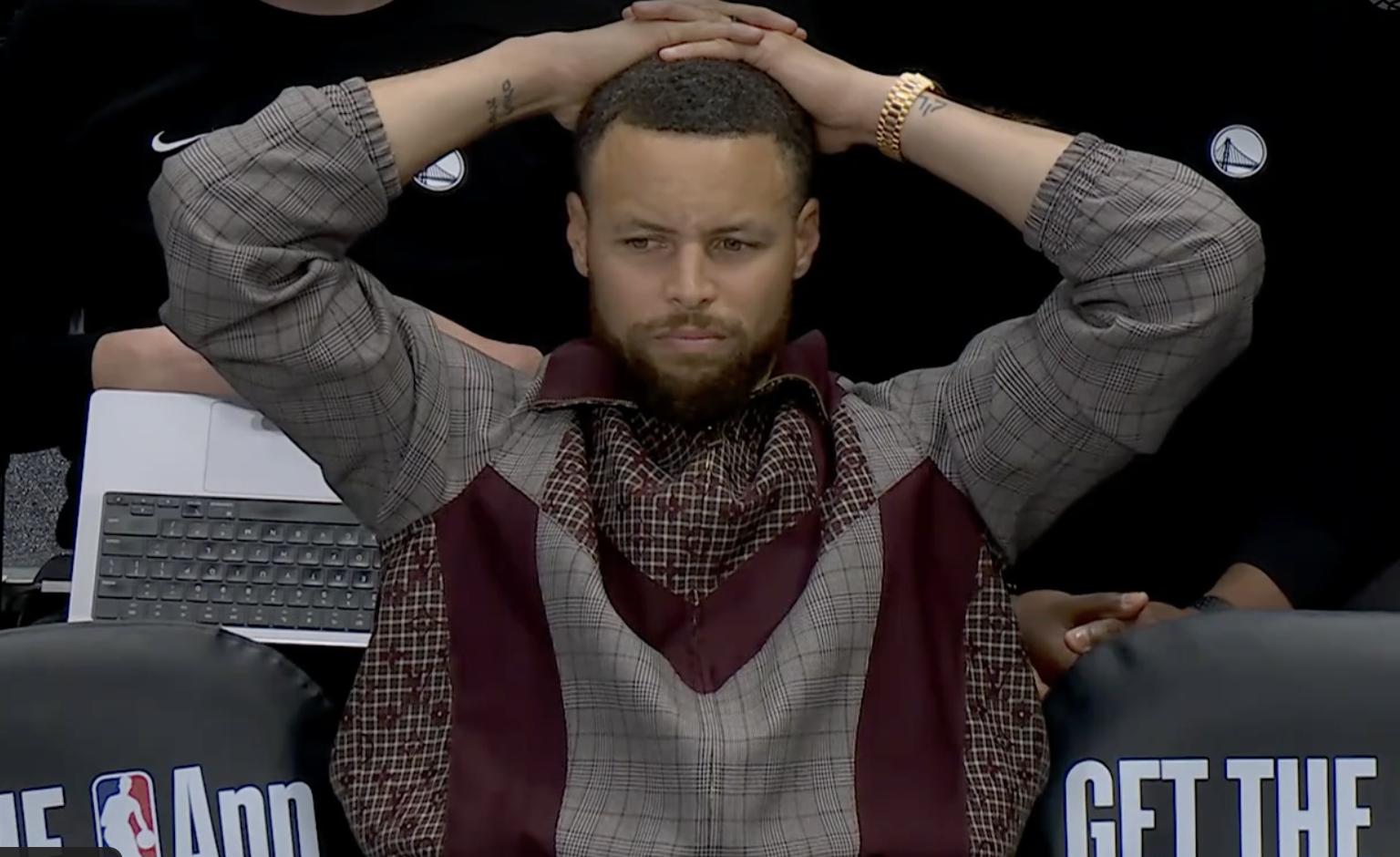 穆迪重伤勇士vs独行侠穆迪膝盖变形  穆迪膝盖恐怖重伤，让我想起了利文斯顿当年的