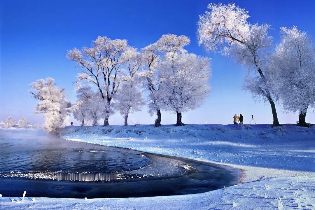 【人生无常，人心善变，何必为那些是非恩怨纠结？看淡了，是是非非也就无所谓了；放下