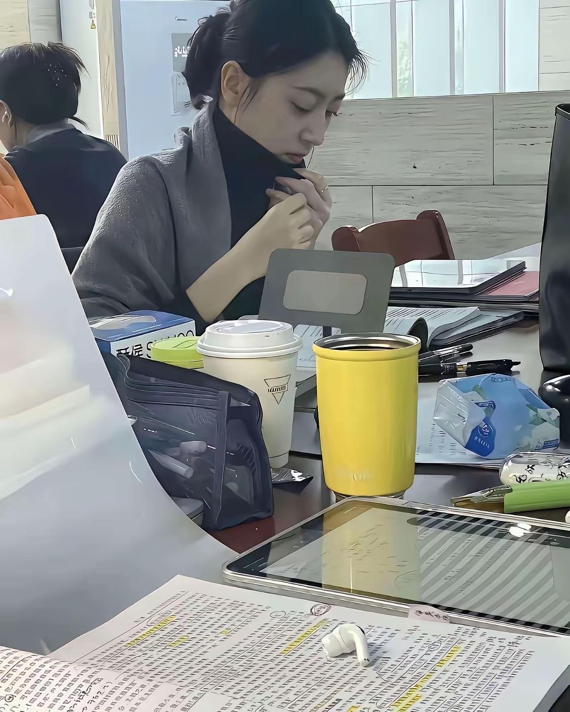 从年纪来看，这位女士在体制内是不是属于科长级别领导