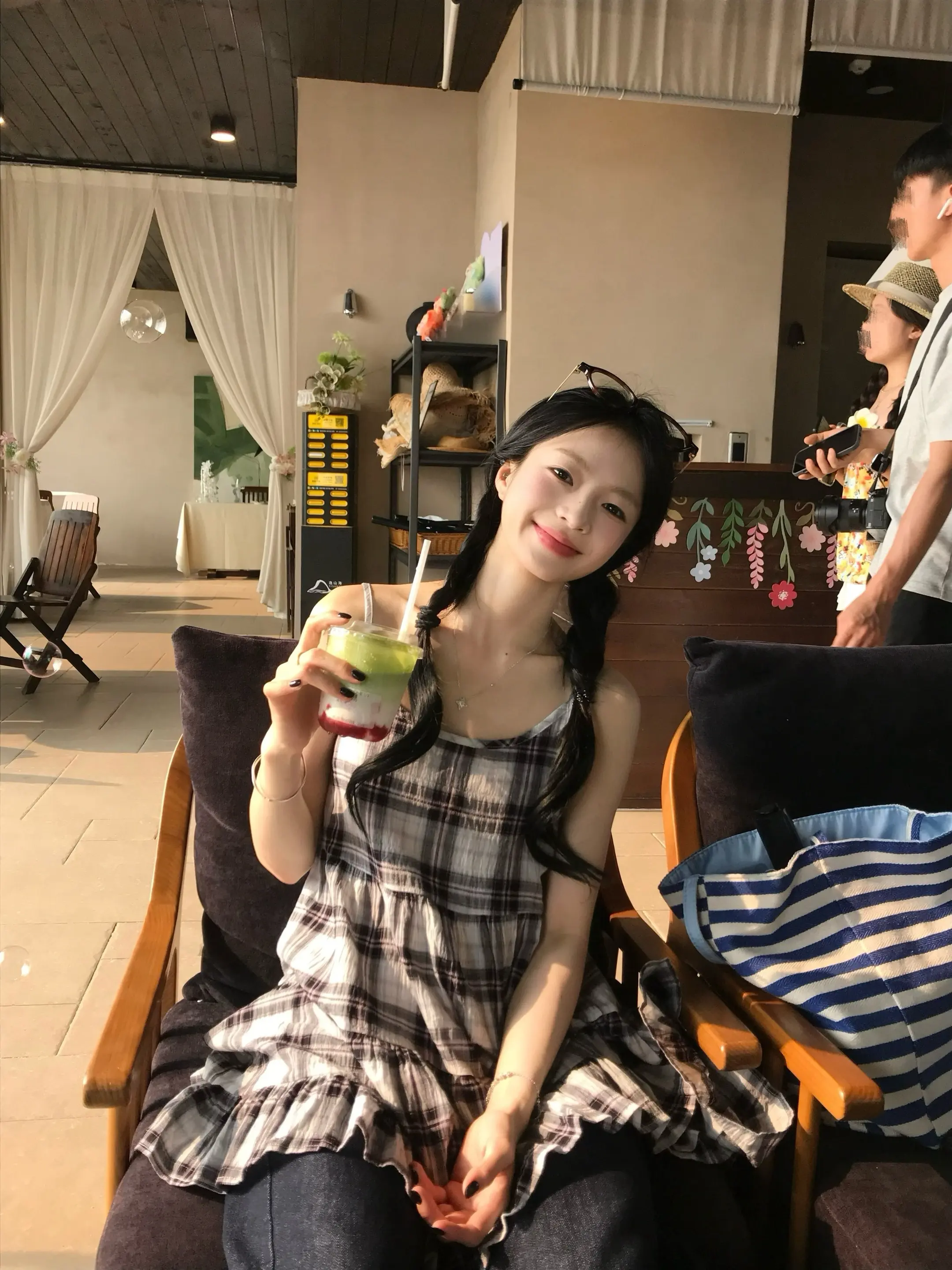 你叽叽喳喳的 不惹人烦 反倒可爱