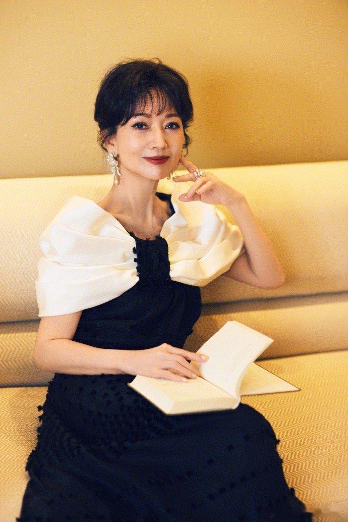 赵雅芝用80坐800尊上加尊赵雅芝80800好尊赵雅芝芭莎活动现场看得我One楞