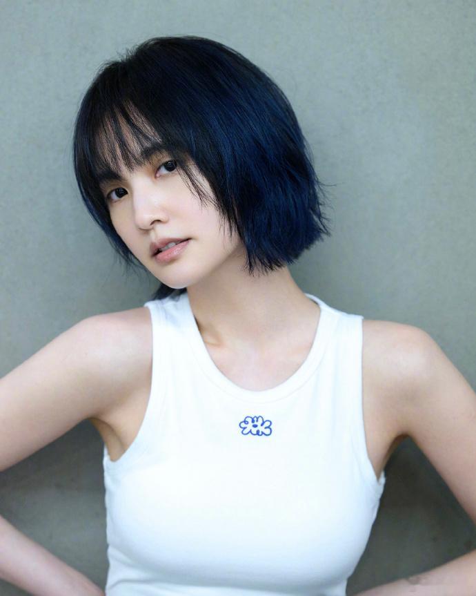 李荣浩杨丞琳果然真夫妻就是好嗑 从“红葵”到“蓝葵”，李荣浩这波操作把“宠妻”写