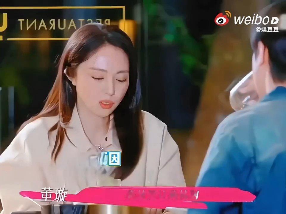 董璇说张维伊在婚姻里缺乏安全感张维伊找不到董璇会一直发信息原生家庭缺爱，张维伊把