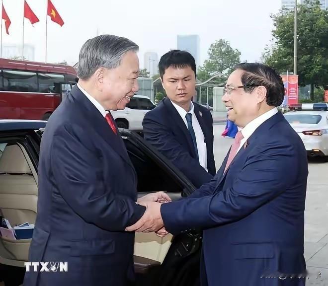 今天的主角，范明政以“主人”的身份迎接越南最高领袖苏林，根据越南“五驾马车”分工