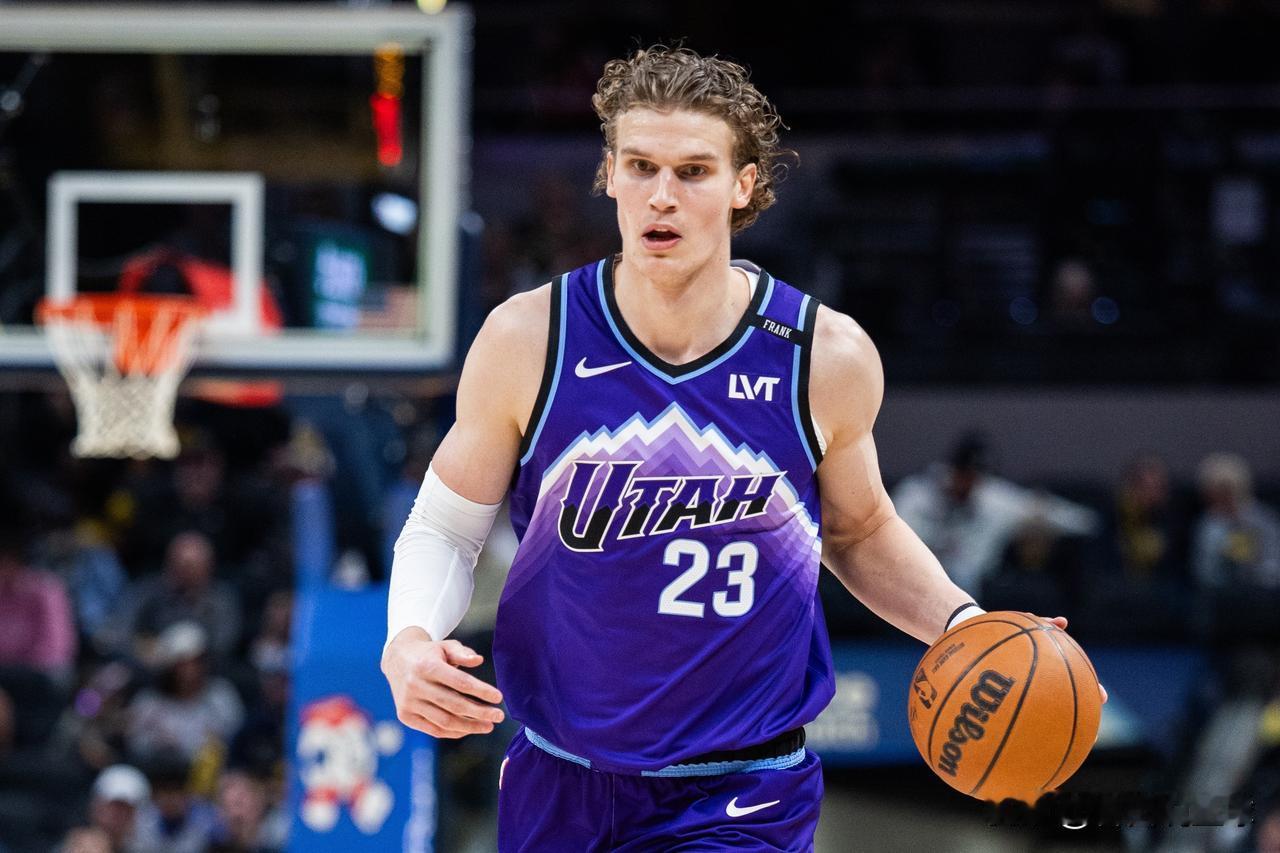 公开摆烂！在NBA冬窗转会市场关闭前，爵士队通过交易从灰熊队换来了灰熊前锋杰克逊