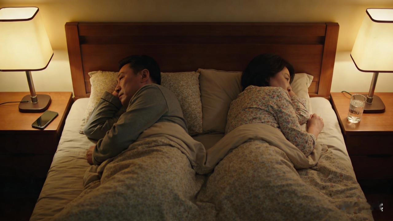 一位情感专家戳破了食色男女婚恋的实质：
睡了，没爱，叫过夜。
爱了，没睡，叫熬夜