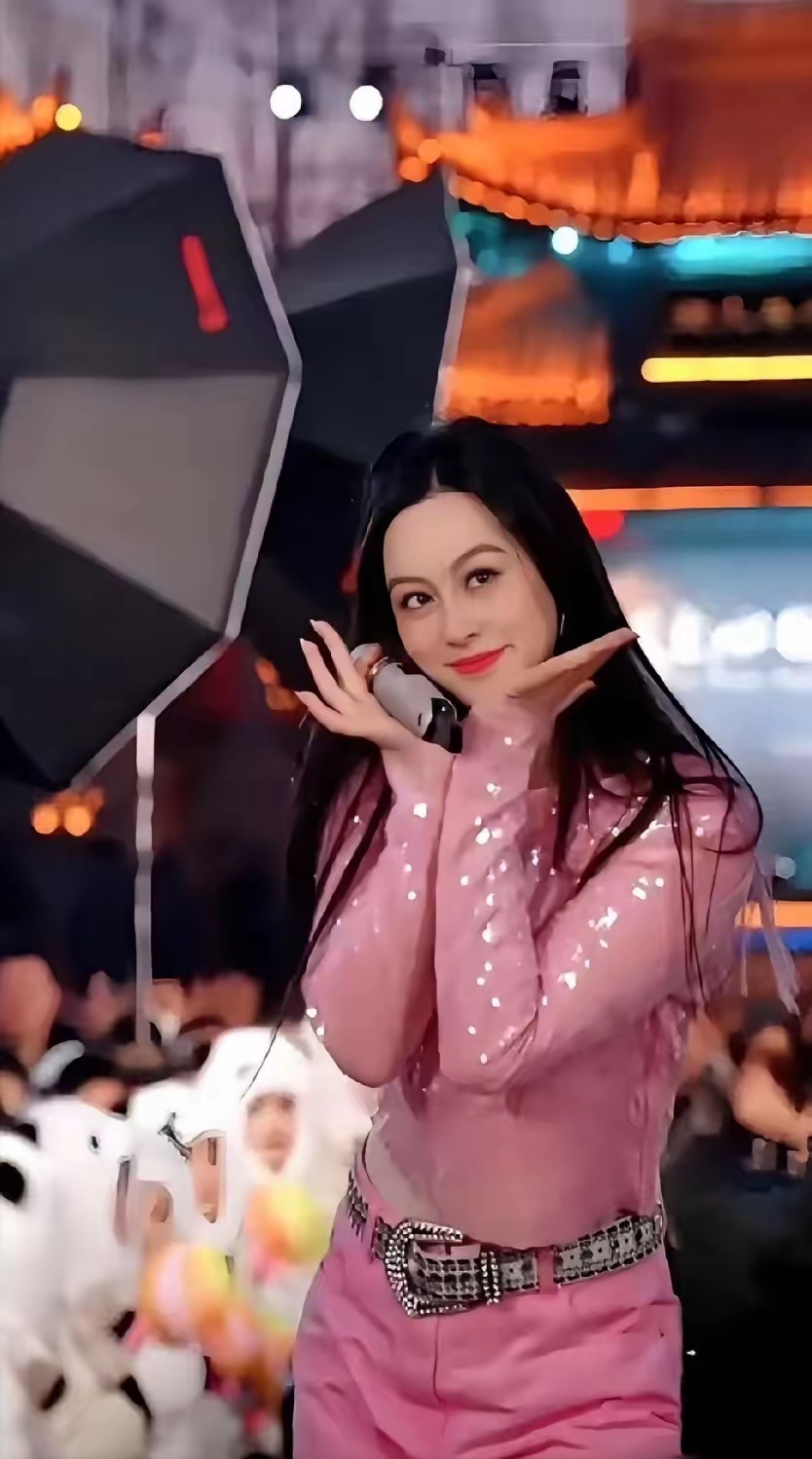 太可怕了，4000 万粉丝的大网红，说凉就凉了。4000 万粉丝的大网红唐艺，人