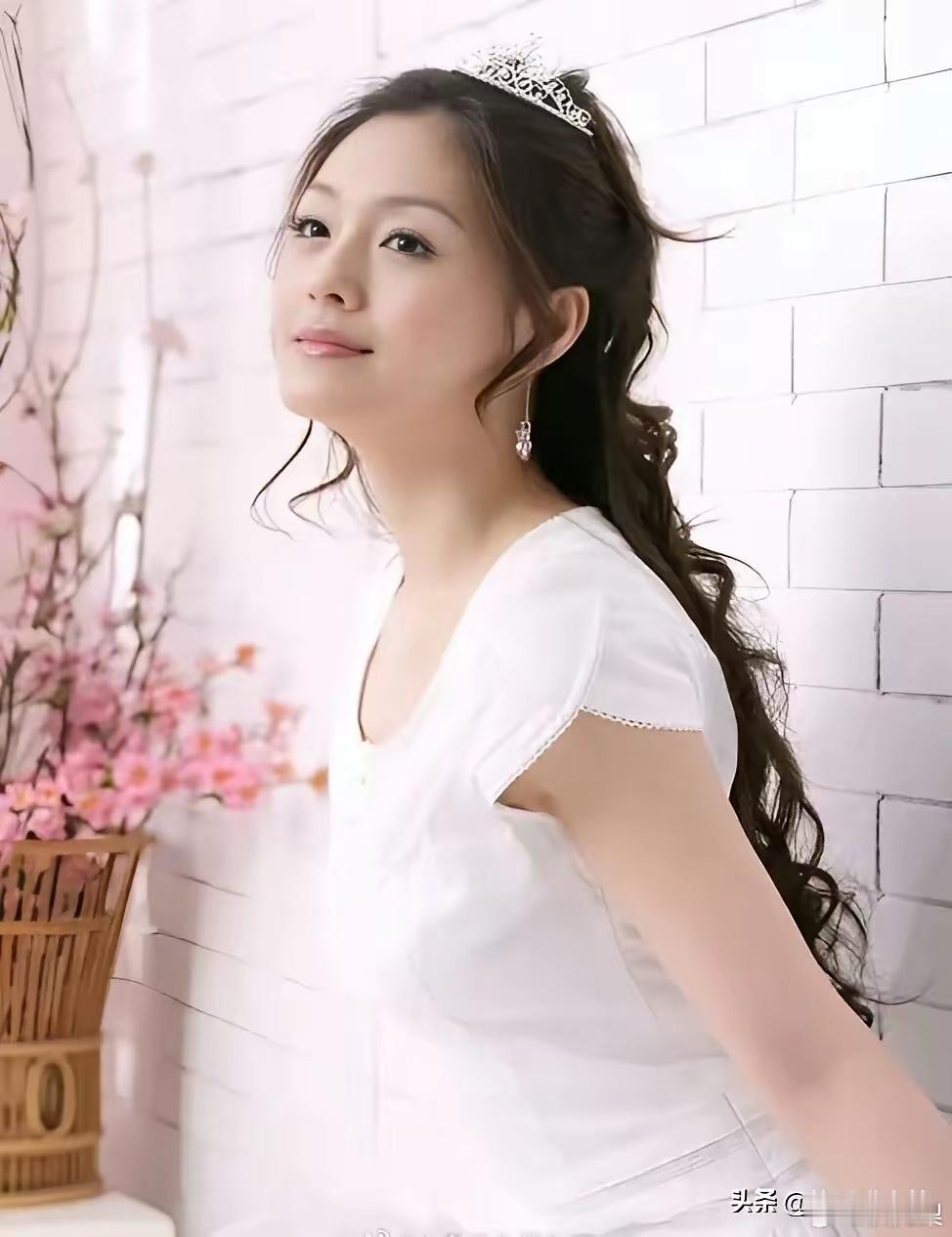 她真的很像公主，​只可惜投错了胎。​就连汪小菲这根救命稻草，​她也放手了。​她这