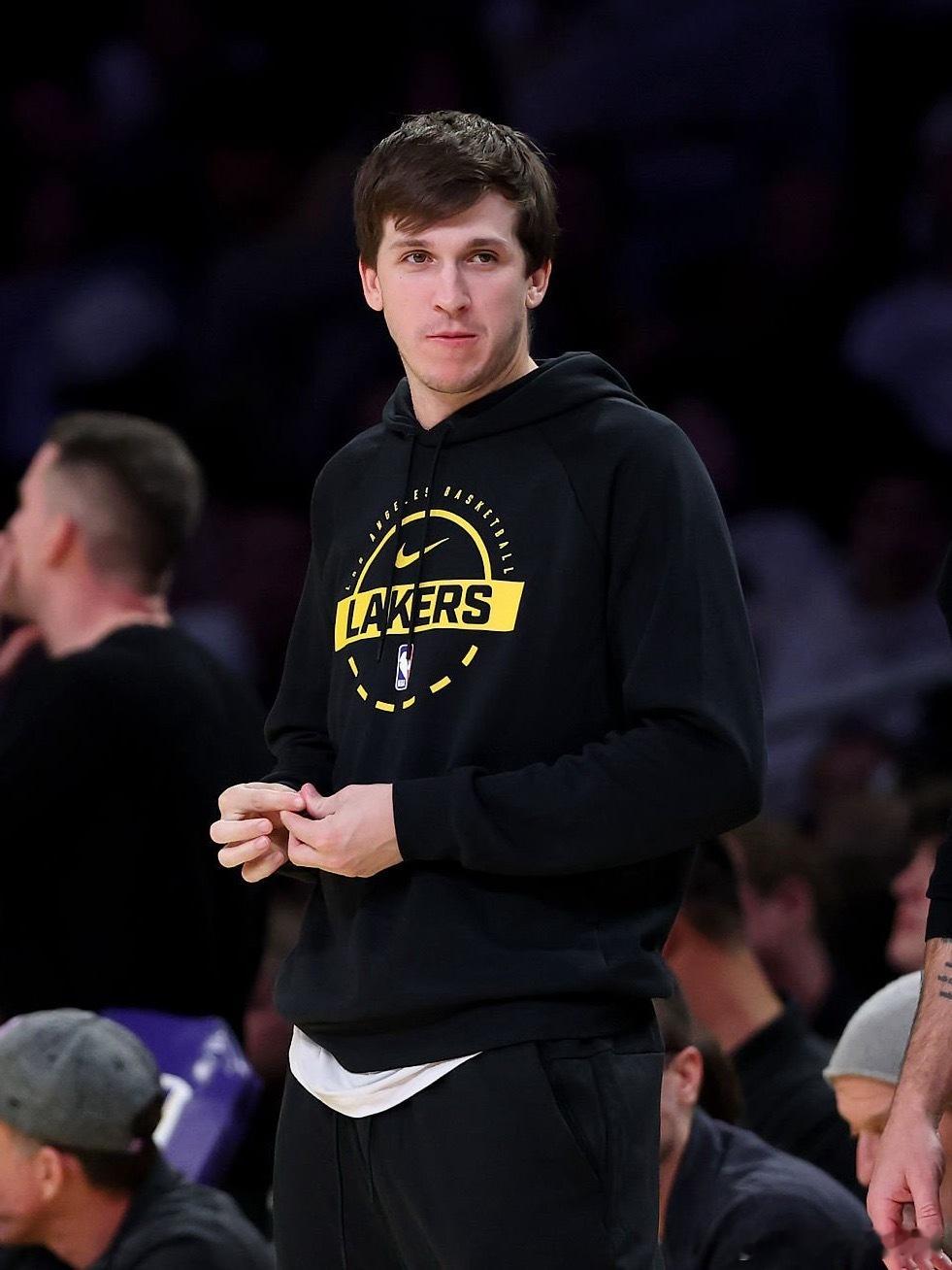 雷迪克表示，里夫斯参加了一场保持状态的训练赛，并即将回归，明天想让他再进行一次全