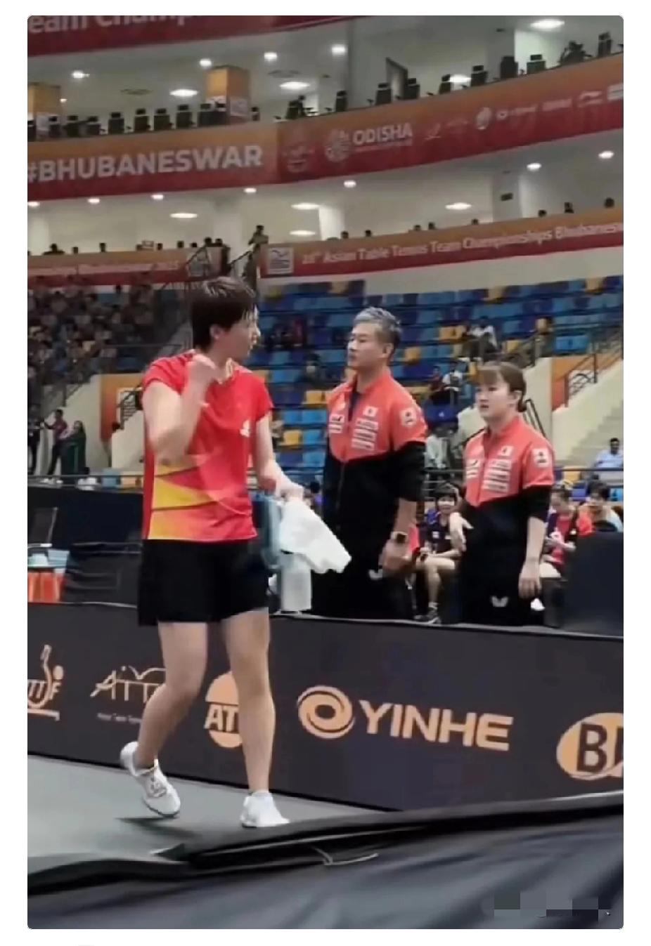王曼昱霸气！又赢日本了！
桥本帆乃香：我太难了！[笑哭]

本场比赛王曼昱3:1