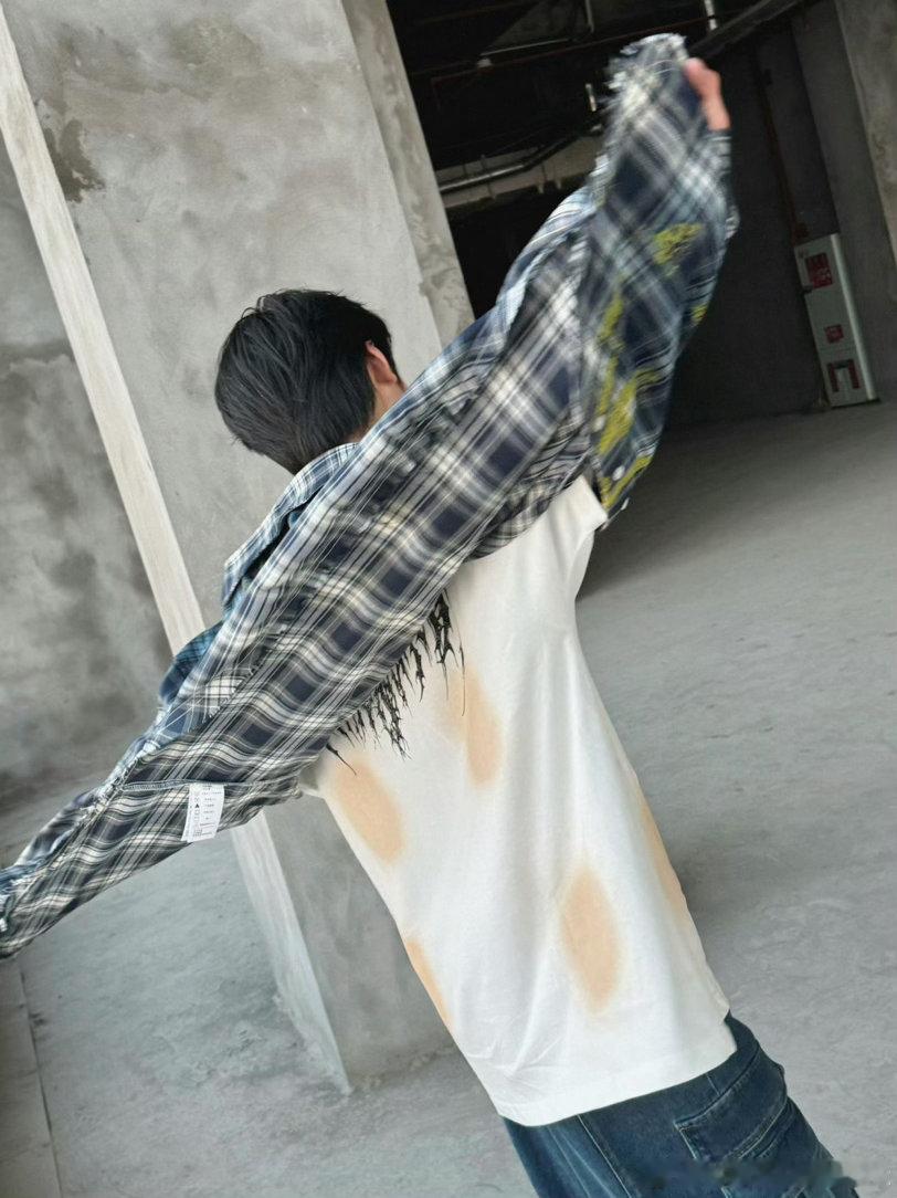 张奕然  奕然 大步往前走 做你想做的一切 我们一直在你身后 去走属于你的花路吧