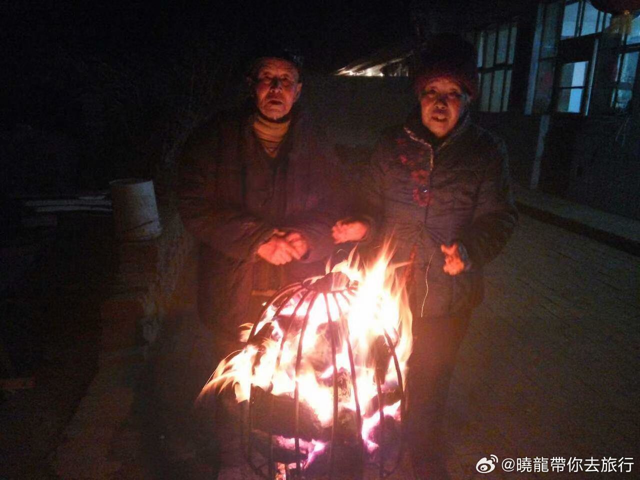 再也无法回去那个夏日，再也吃不到奶奶包的饺子🥟和腊八粥，再也无法听爷爷给我讲述