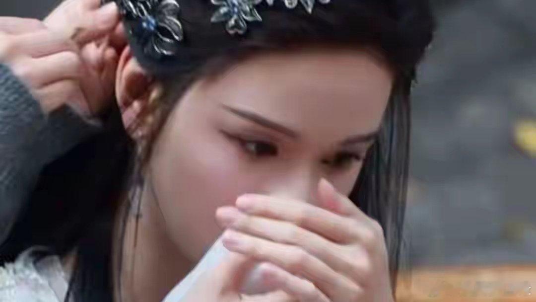 陈都灵看起来好难受 “见陈都灵似有不悦之色，心中甚感关切。愿此刻的烦忧如过眼云烟