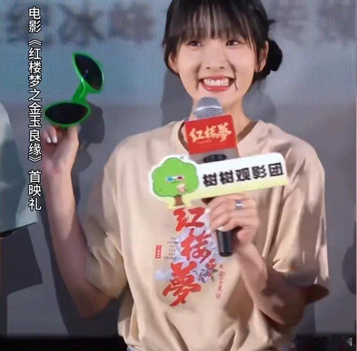 张淼怡这个法令纹好离谱 ​​​
