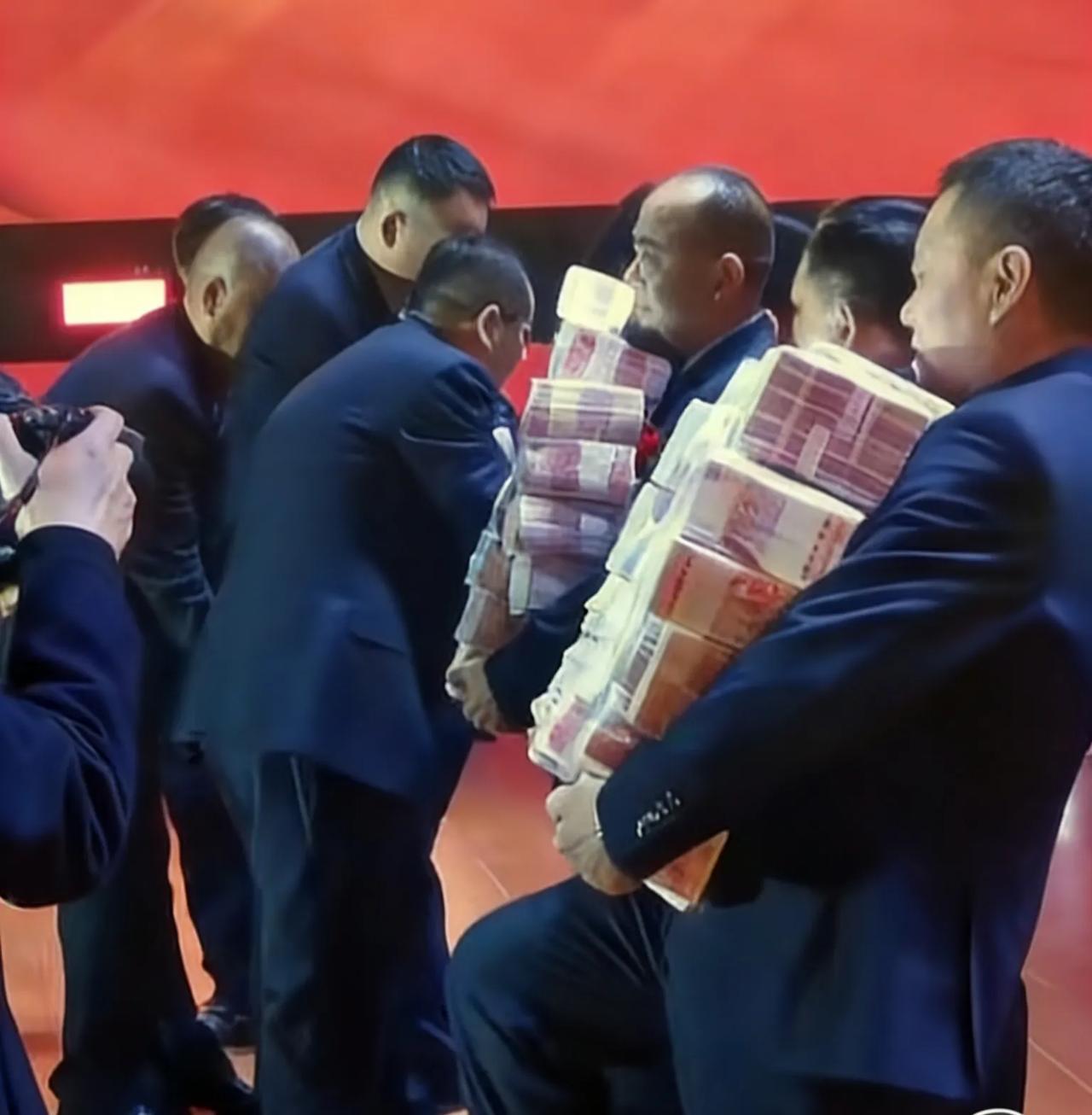 崔培军为何用6000万现金让员工徒手数，数多少拿多少？
 2026年2月13日，