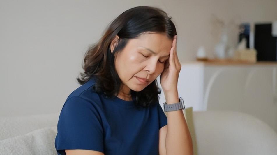 53岁女子，晨起脑梗去世，提醒：晨起不要做4件事，加大脑梗风险!

清晨在心脑血