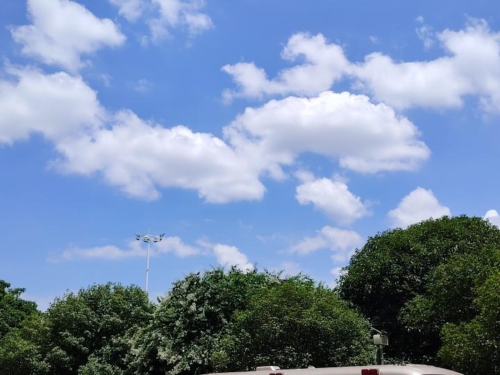 夏日的天空
2026年7月16日拍摄于鄂州市滨湖西路