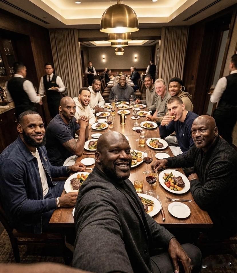 约基奇和字母哥，正在用一种我们看不懂的方式，重新定义NBA的“统治力”。
数据不