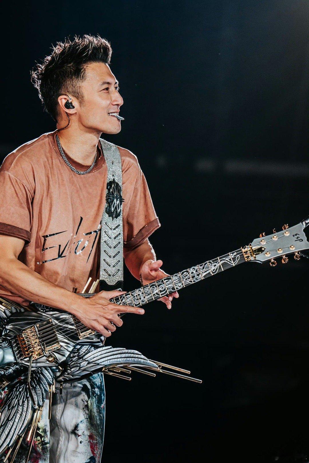 谢霆锋顶包案所以当年他是沉寂了一段时间吗？感觉记忆中没有这段果然还是发生的时间太