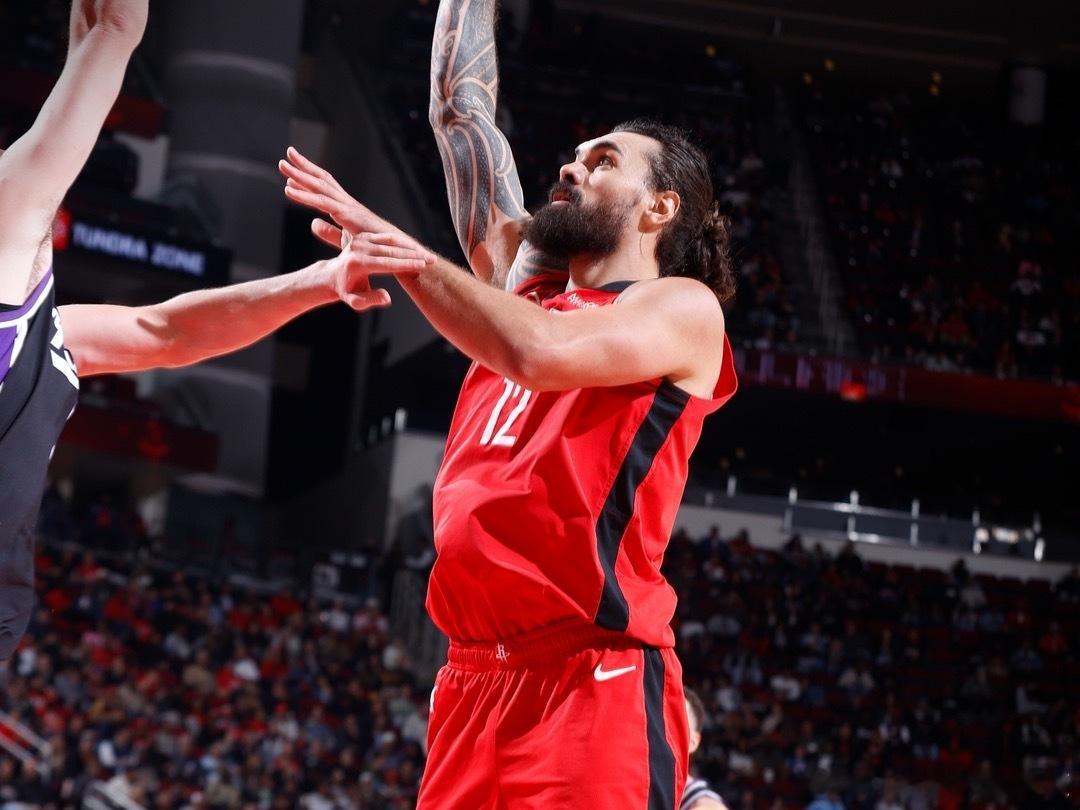 今天的篮板数火箭62-32国王，领先对手近一倍，当球队打出这样逆天数据，想输球都