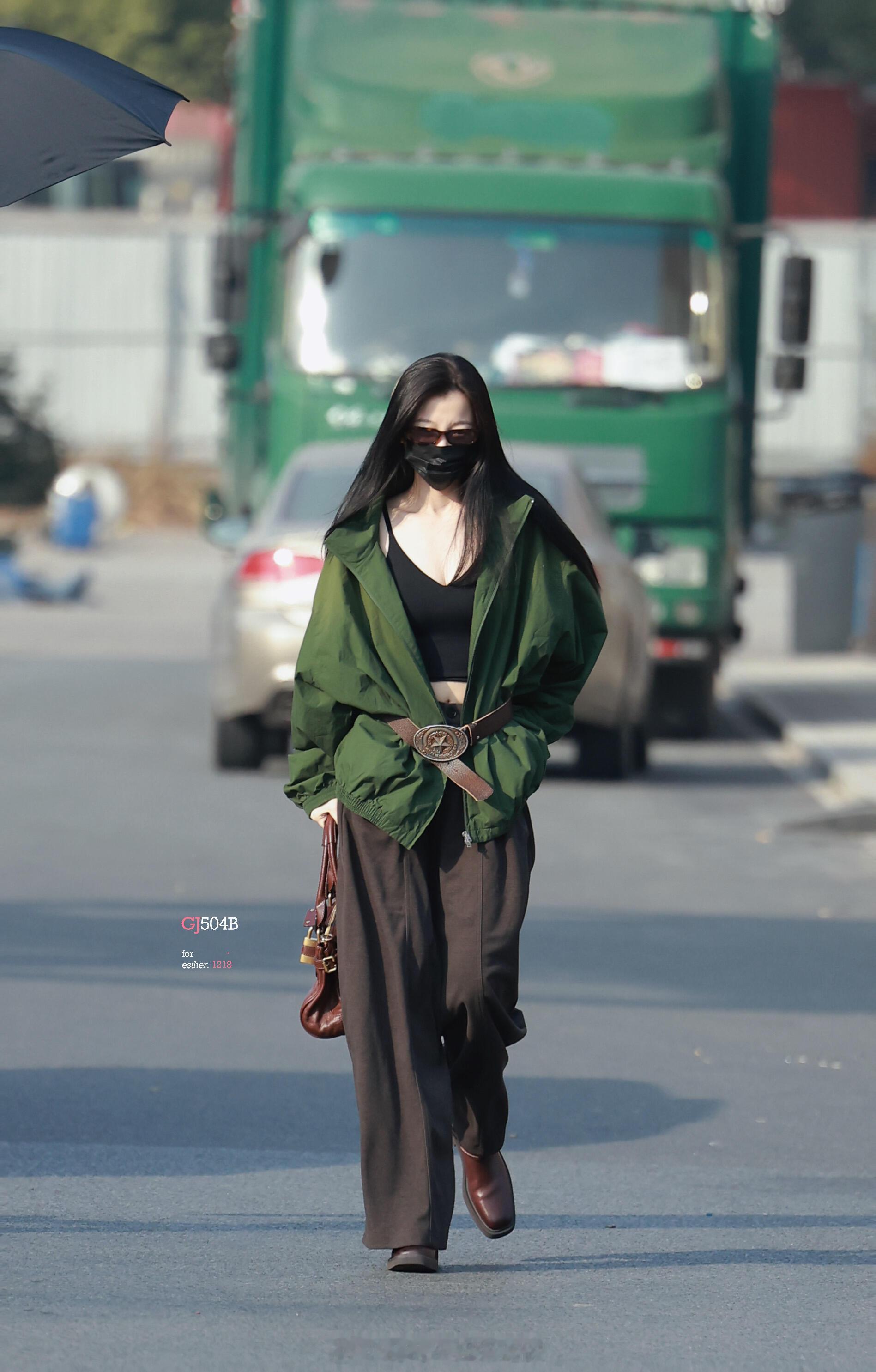 好会穿，鱼头的横店上班走秀虞书欣云初令