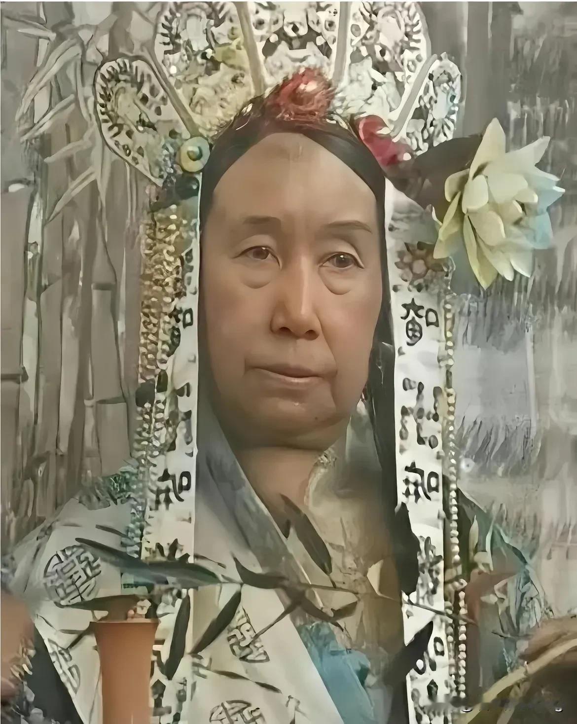 1895年60岁慈禧！
慈禧太后，原名叶赫那拉氏，出生于1835年，是清朝末期的