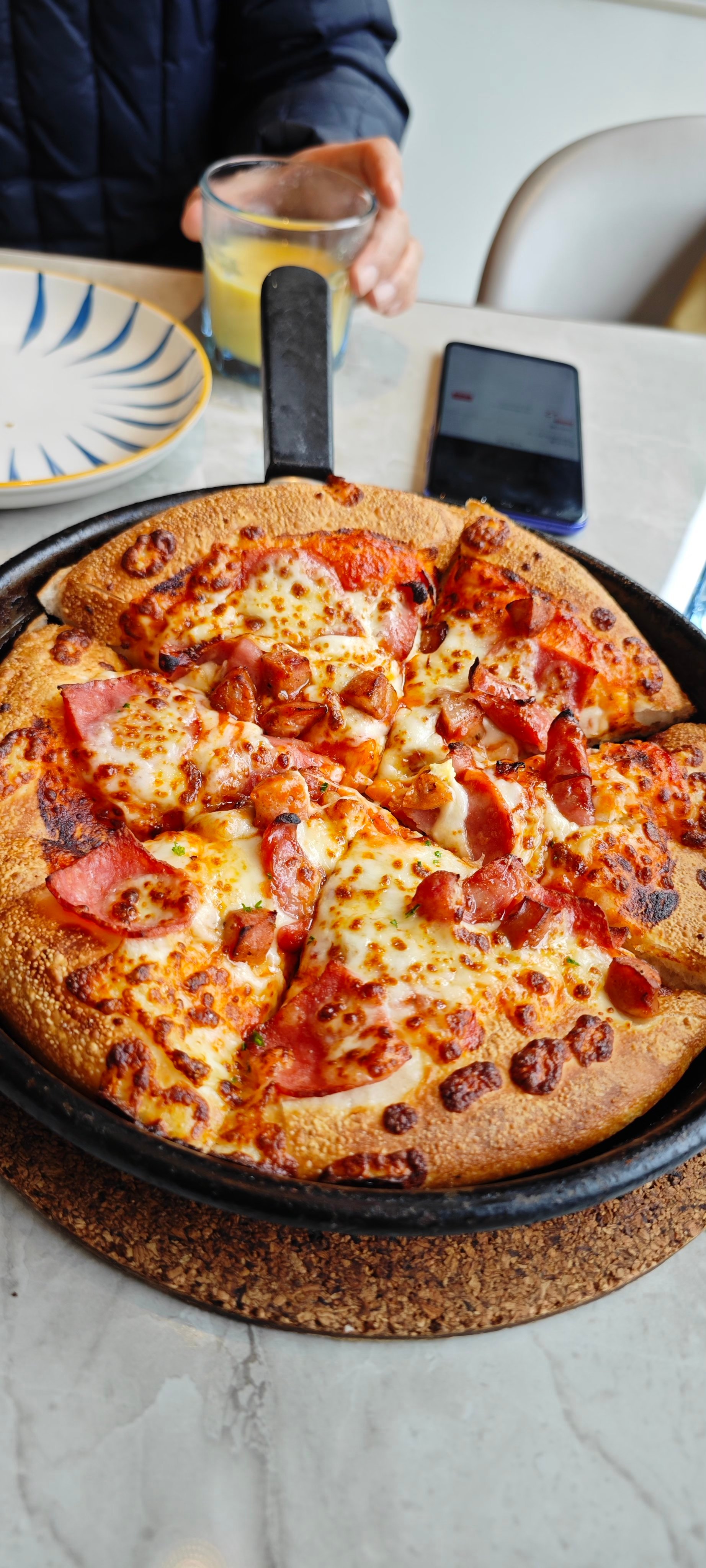 必胜客要被卖了肯德基、麦当劳、星巴克、必胜客，本质上都是外国人的快餐，上不了台面