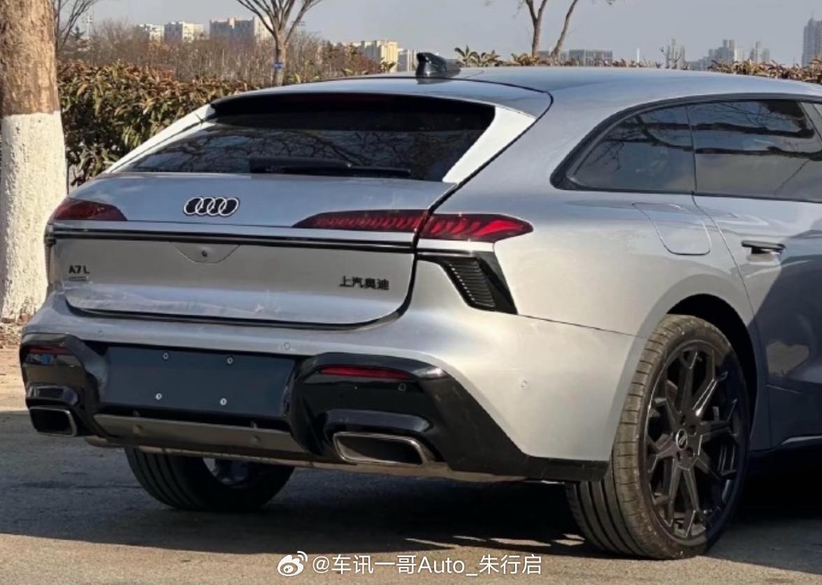 上汽奥迪A7L旅行车的谍照图曝光整车的造型看起来有些扁平分体式的尾灯设计看着感觉