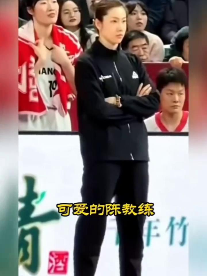 有个好教练是多么幸福的事情！
微微一笑，平易近人。可爱的陈教练优雅知性，温柔大方