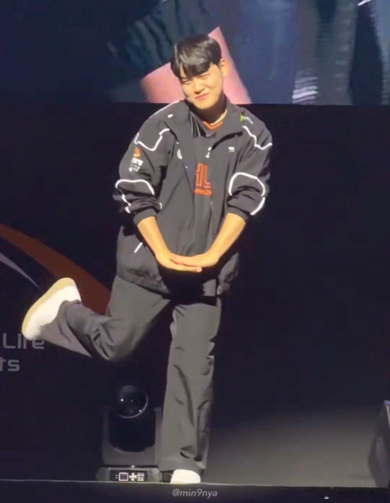 ╭ ◜◝ ͡ ◜◝ ͡  ◜◝ ͡ ◜◝ ͡  ◜◝ ╮            