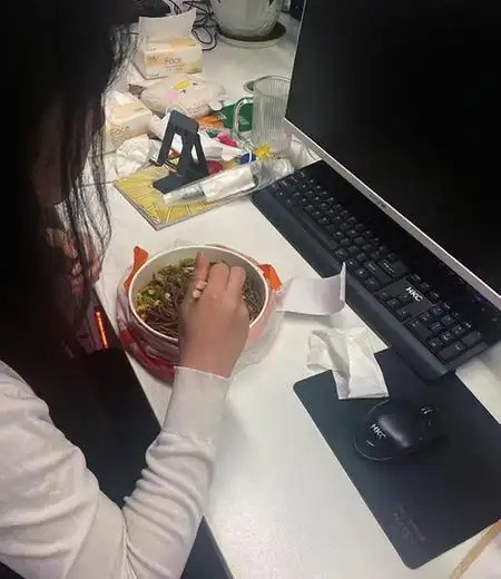 一周21顿饭，10.5顿靠外卖？这数字扎心了！快节奏、加班、独居、懒得开火...