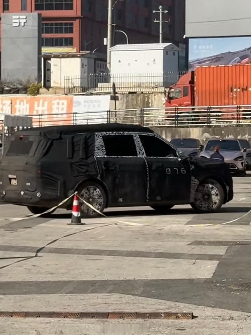 小米三款新车齐曝光小米三款新车覆盖家庭/性能/豪华细分市场• YU9增程SUV：