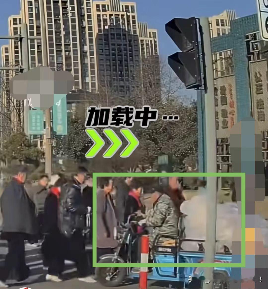 全国老年团的老人
估计要被气死了！
这次明明是正常过马路，不仅被撞了，还又被大家