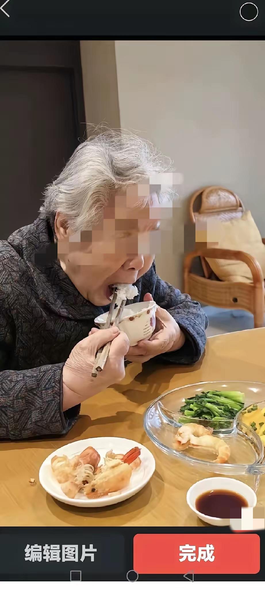 这才是最让人暖心的婆媳！儿子犯错离婚，婆婆却把前儿媳宠成了亲闺女。
 
丈夫出轨