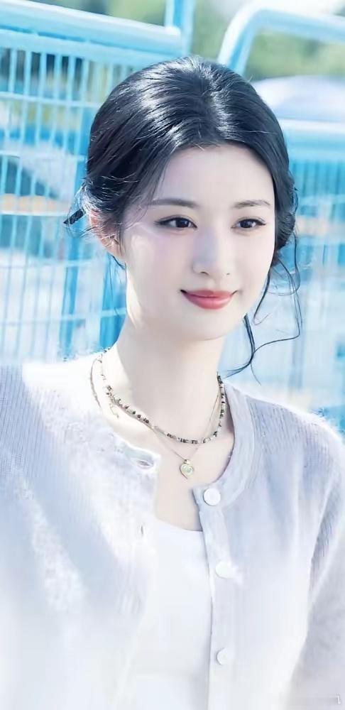 推黄景瑜三次，对方纹丝不动，她反倒被弹回来半米。 王楚然在《现在就出发4》里这段
