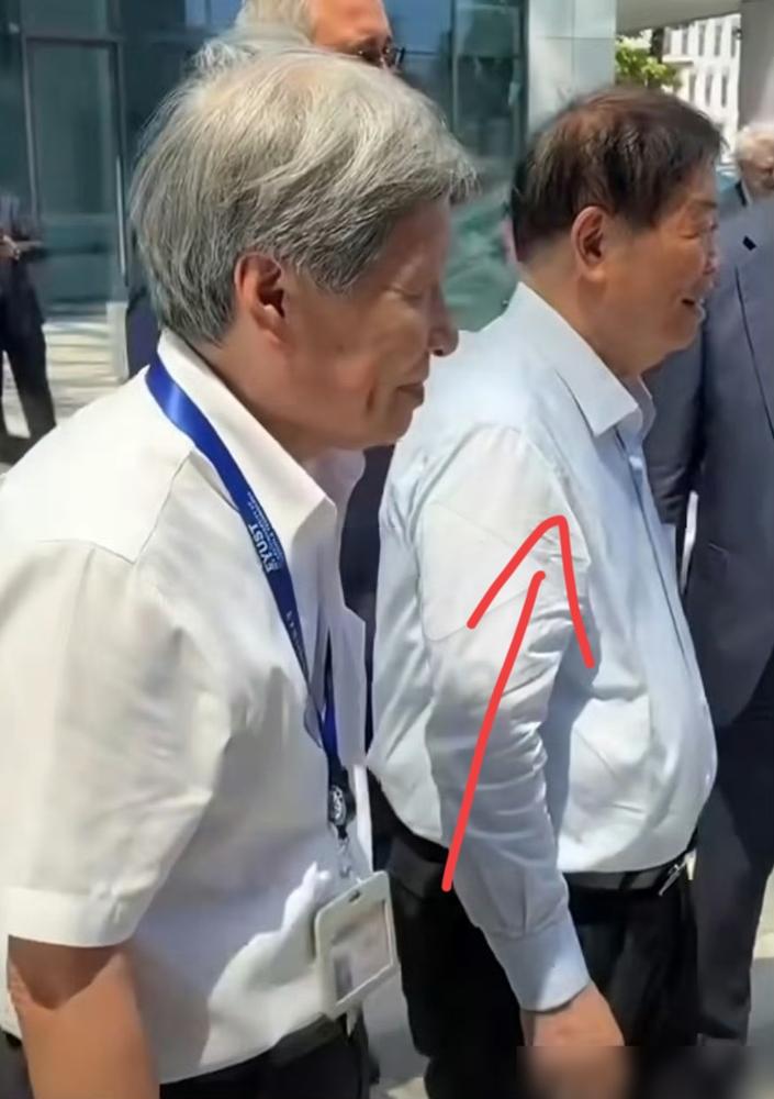 我姐妹在福耀集团上班，

跟我说了一句实话，

我才明白曹德旺突然要卸任给儿子，