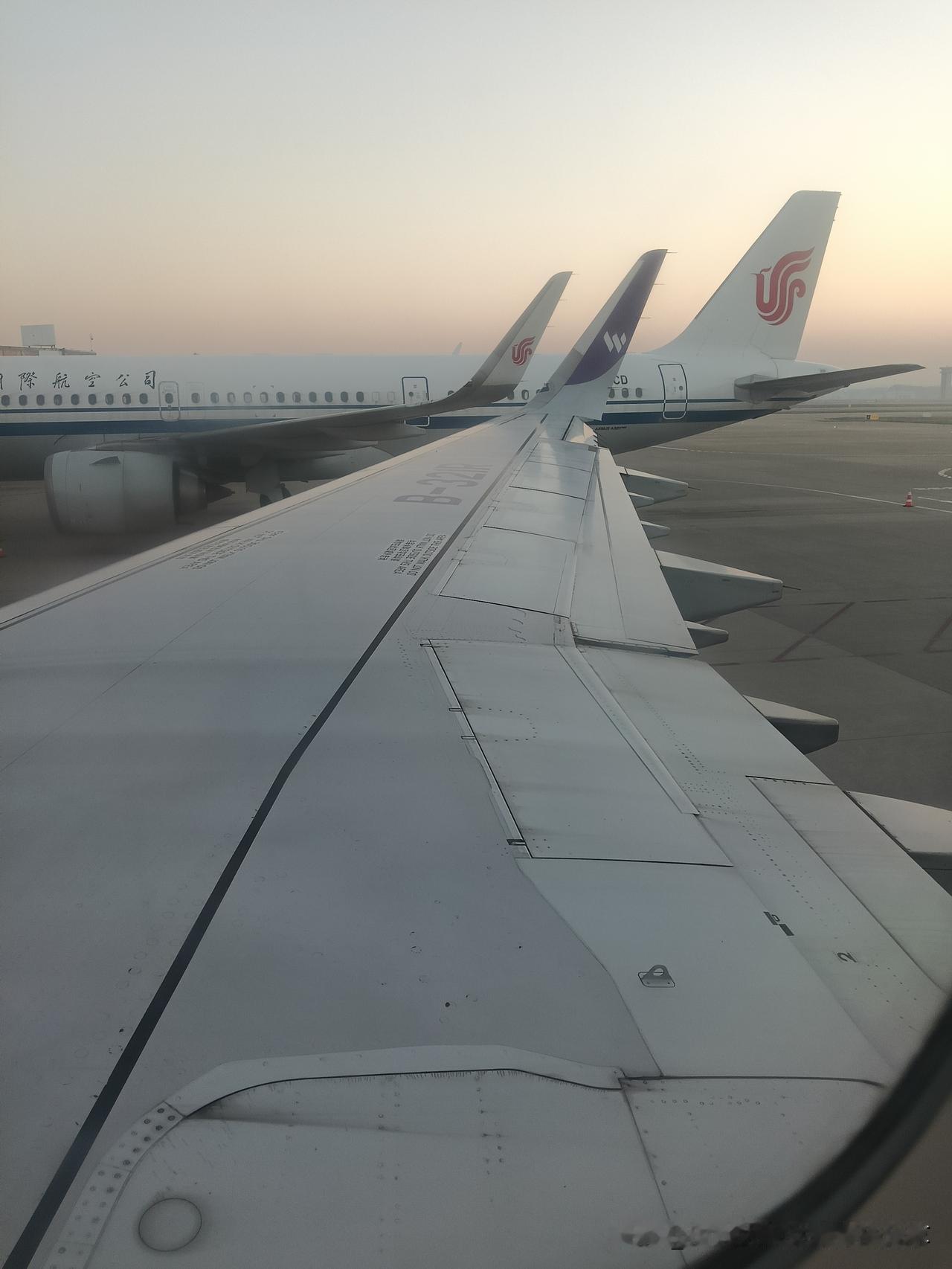 今天是2026年10月8号，今天又坐上早晨的航班，去新疆乌鲁木齐了，美好的生活从