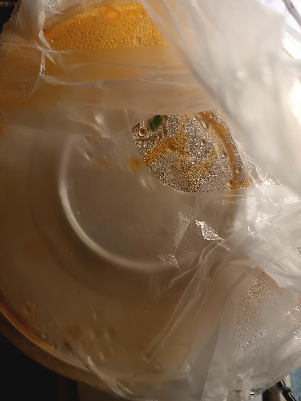 也确实，昨夜那么晚了，接近12点了，姐和姨侄儿送来一碗热呼呼的麻辣烫，好吃暖心，