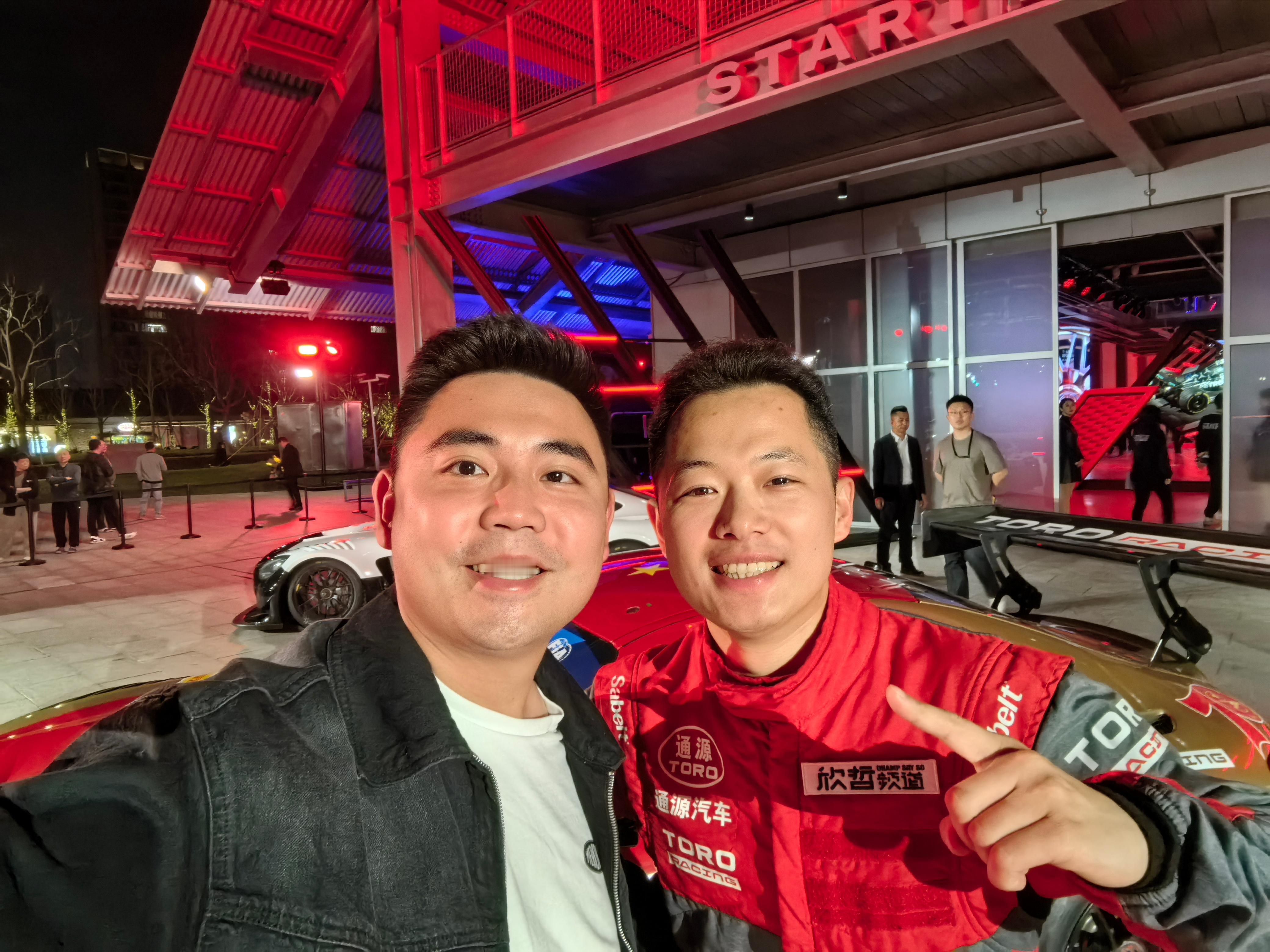 黄浦江畔的3台AMG GT3赛车一年一度梅赛德斯-AMG品牌之夜[春游家族]收获