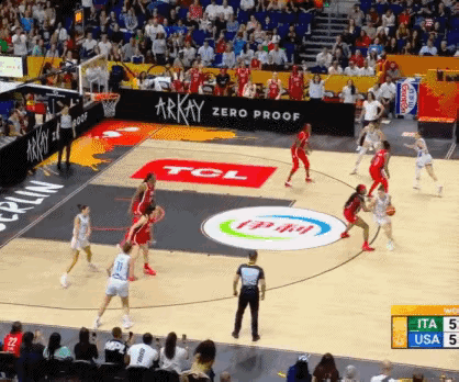 意大利女篮绝平三分偏出2026年女篮世界杯，意大利女篮52-55憾负美国女篮。在