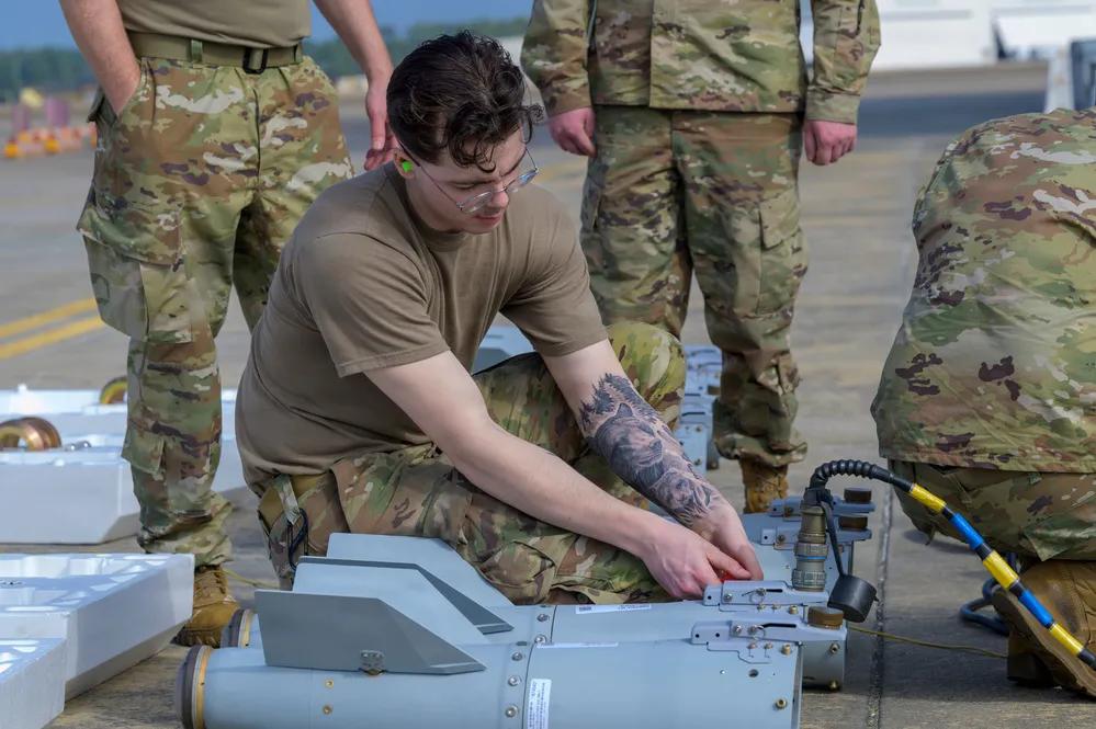 2026年2月19日，美国空军测试由常规炸弹加装KMU-572‌ 后的成为精确制