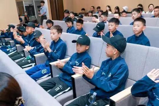 助力中国少年逐梦欧洲杯！比亚迪赞助中国足球少年郎远赴德国开展为期6天的游学，在此