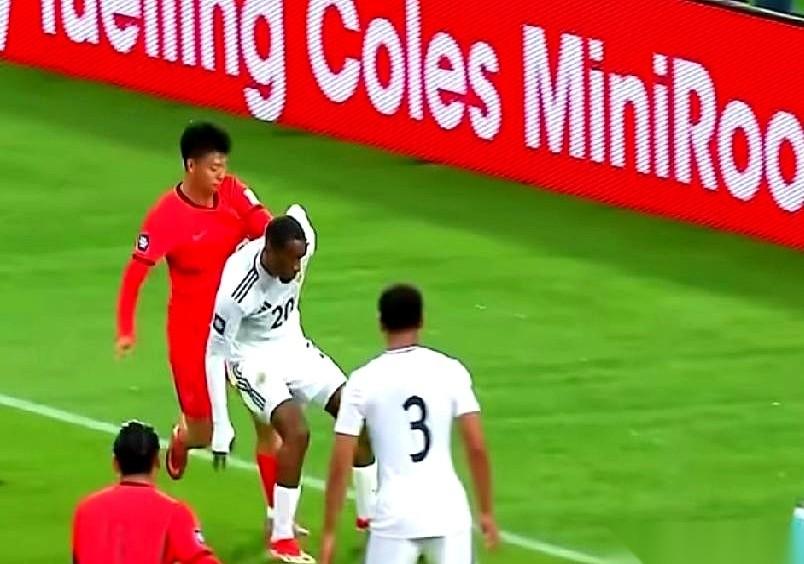 国足赢了，2:0，对手是库拉索，一支世界杯正赛圈的队伍。
消息一出，很多人手机都