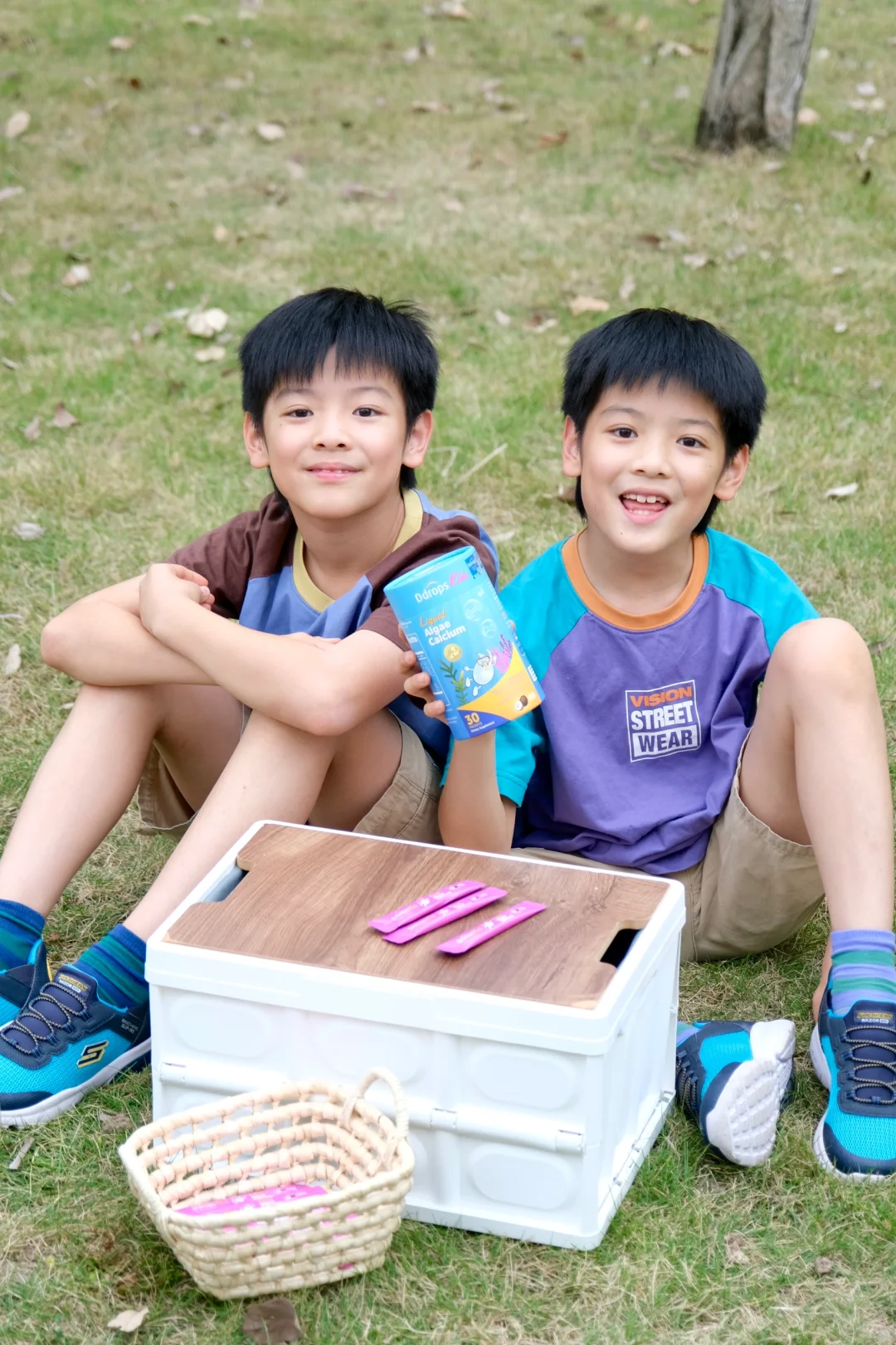 双胞胎兄弟要弯道超车，补钙也要1➕1