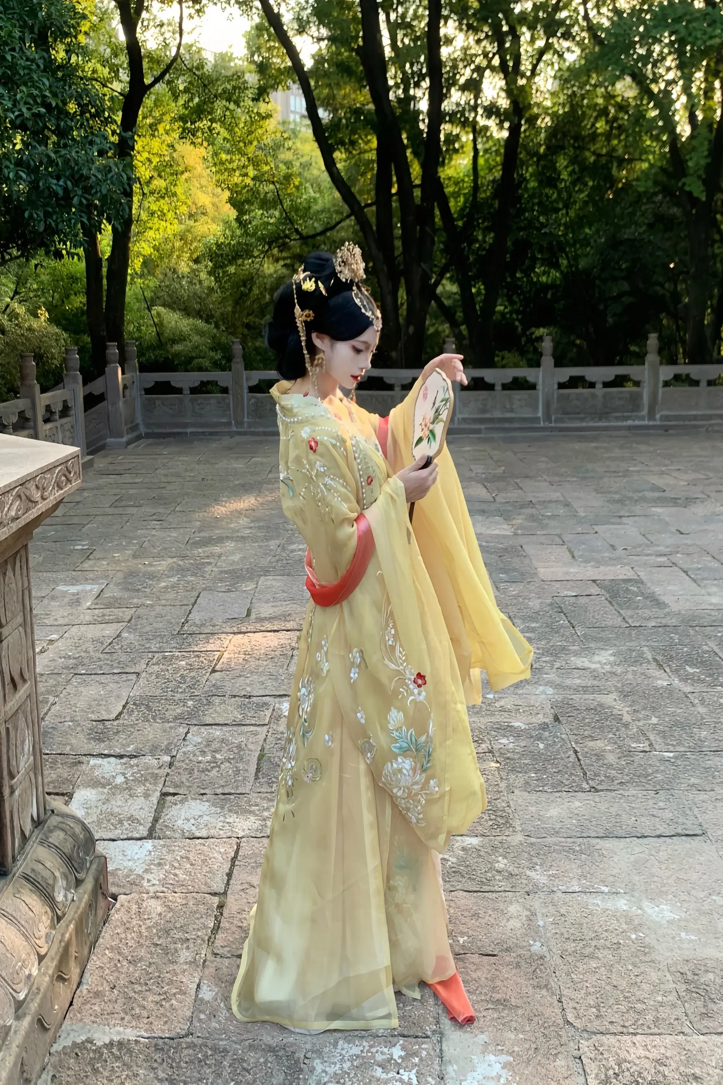 “我们怜儿要快快乐乐的长大啊”