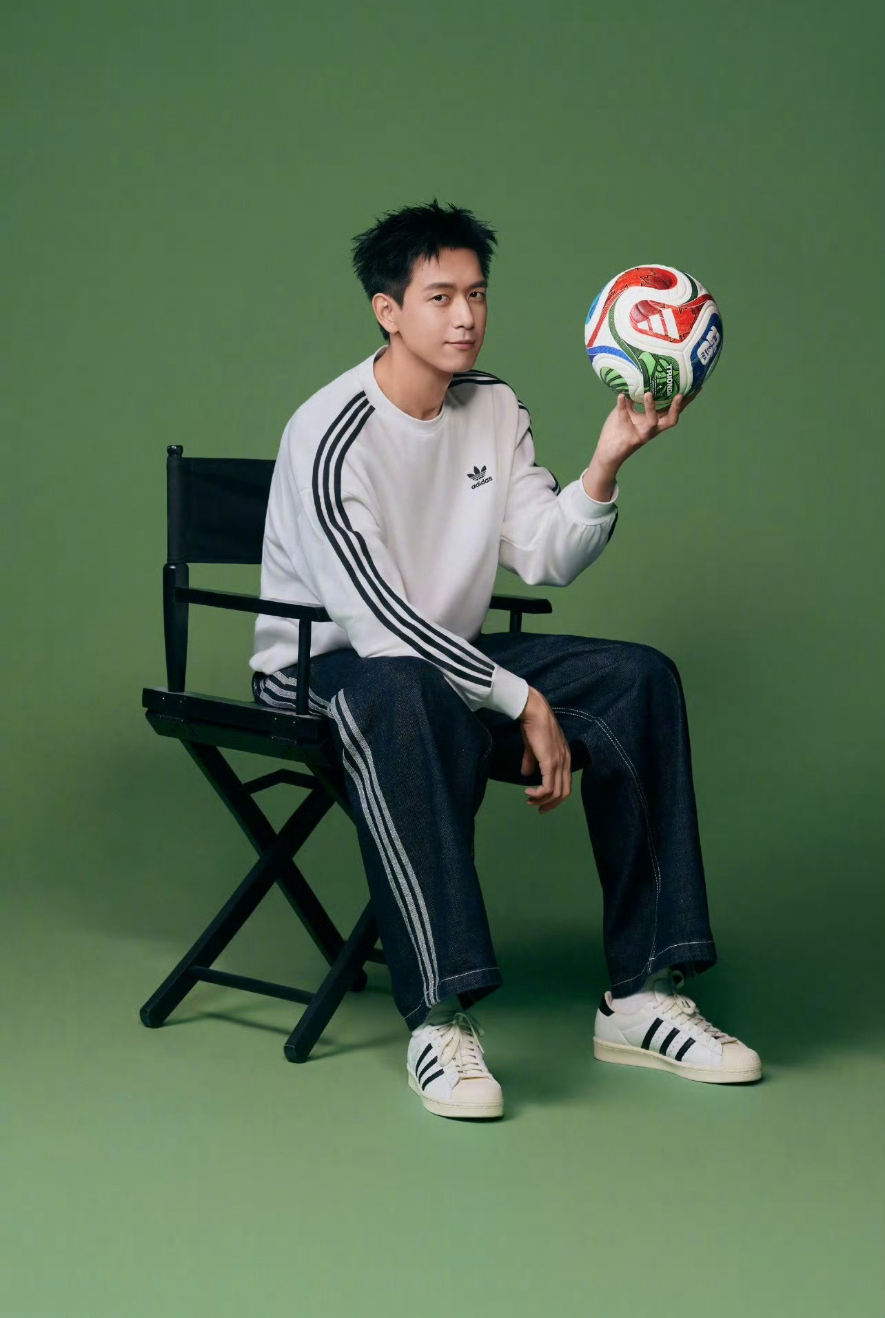 李现为世界杯开球今晚0点看李现！目前李现人已到美国亚特兰大，在今晚0点的西班牙对