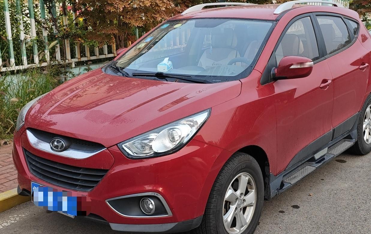 人生中开的第一辆车，一辆红色的北京现代ix35，该说不说，这款车还是很皮实耐造的