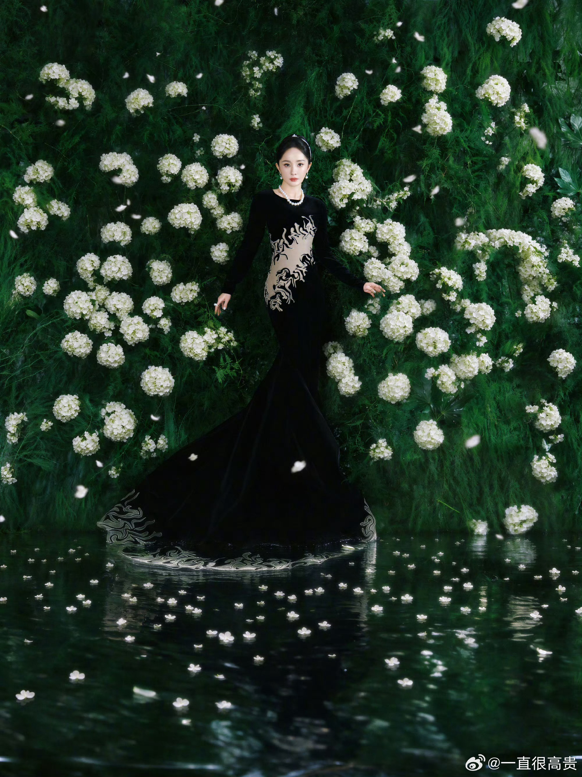 杨幂芭莎活动工作室出图芭莎盛典造型 ​​​
