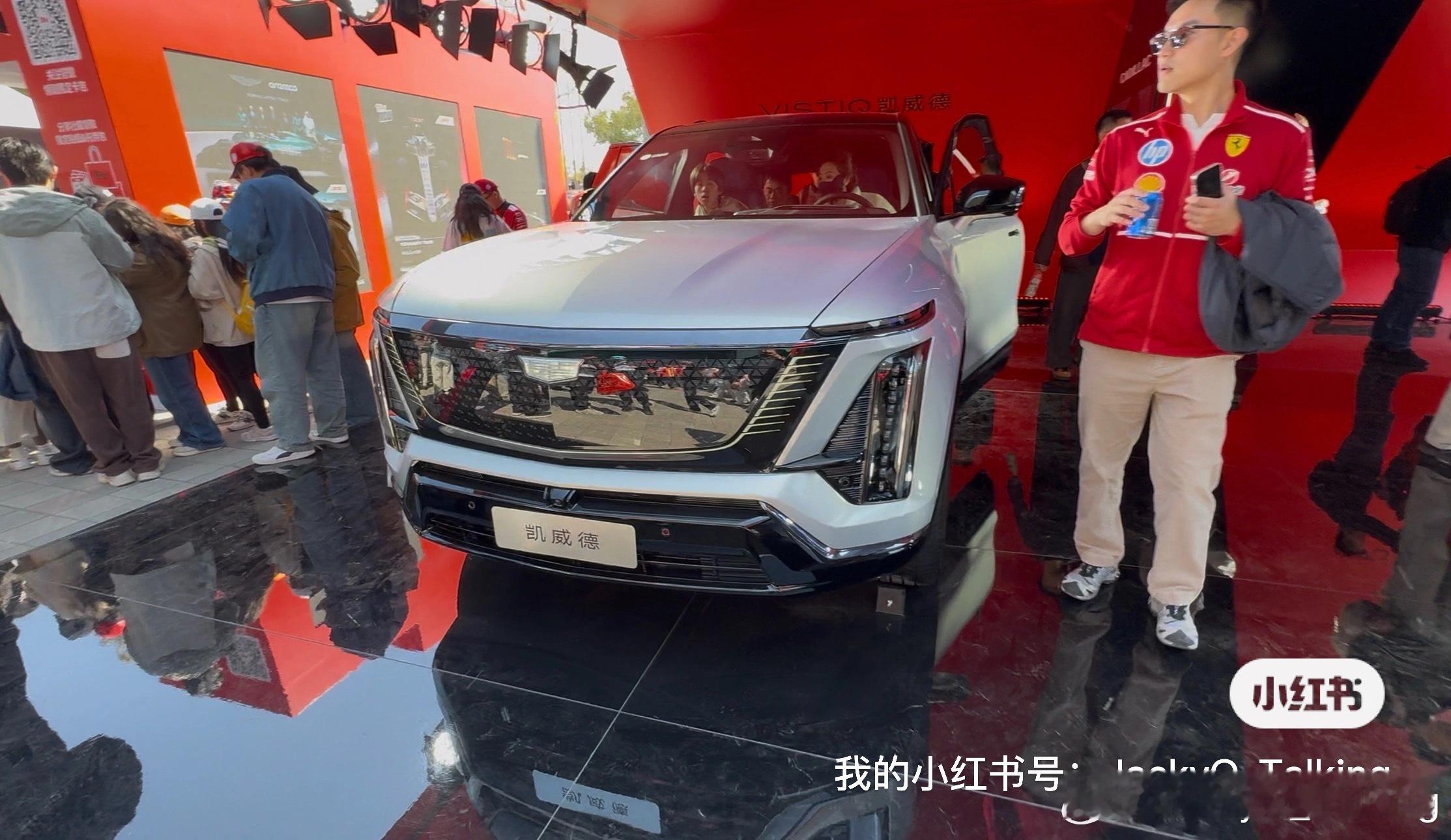 我想了两周也没明白。其实我对头顶激光雷达从感觉上没这么反感，我只是觉得，如果有人