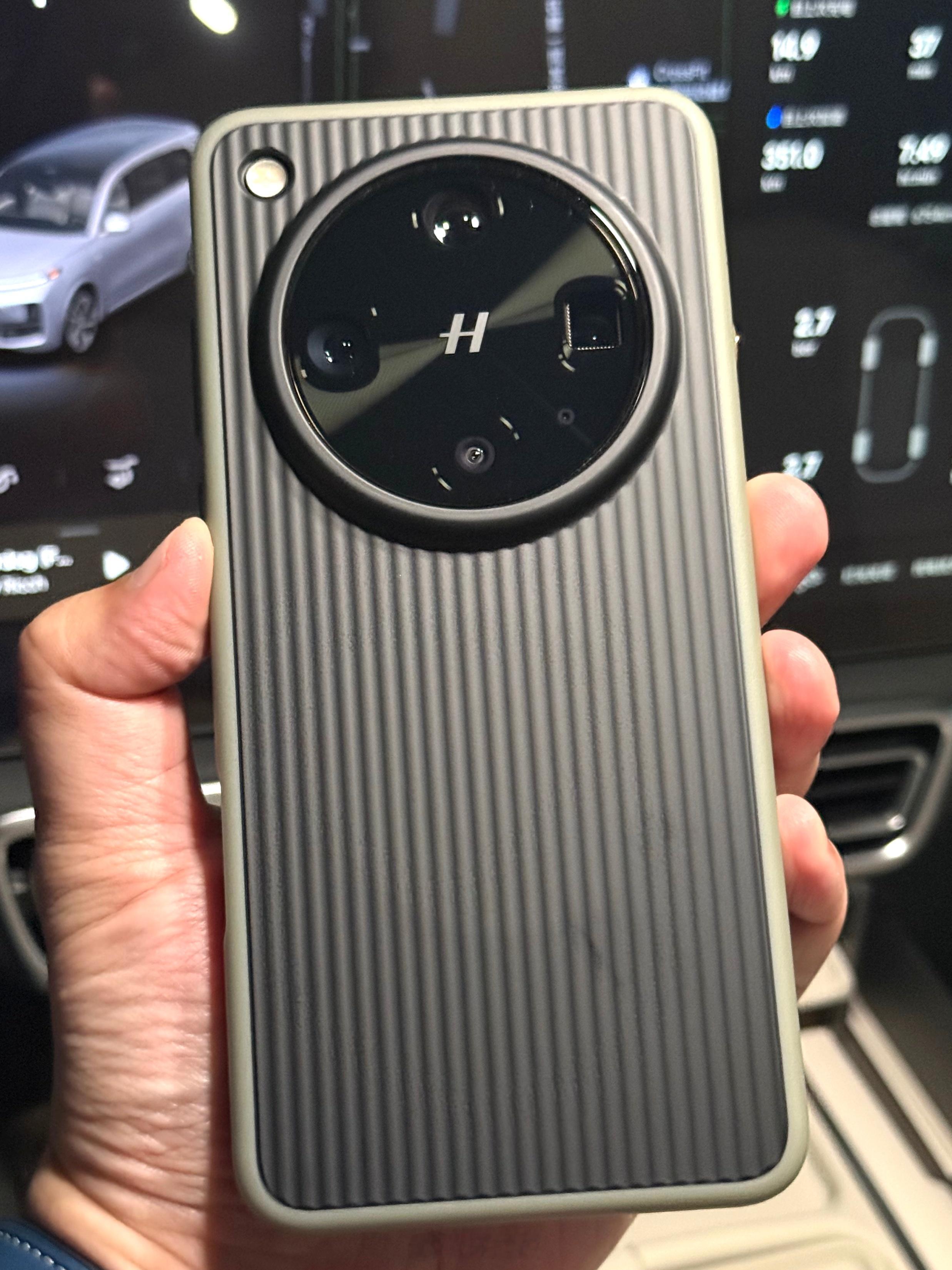 老钱家卖得贼好的这个 Find  X8 Ultra 全包按键壳，整挺好，圆形的闪